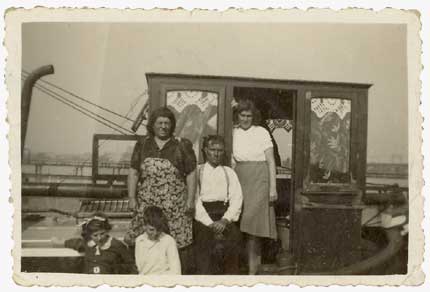 Familie douwma op de Boot